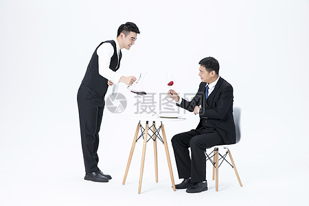 專(zhuān)業(yè)視角下的侍酒師服務(wù)與攝影 美酒與藝術(shù)的完美交融